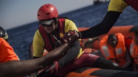Uluran Tangan untuk Imigran yang Terancam Mati di Mediterania