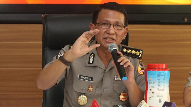 Ponsel milik pria yang berupaya penerobos istana berinisial IR (44) siang tadi penuh dengan ujaran kebencian terhadap sejumlah tokoh nasional termasuk Jokowi.