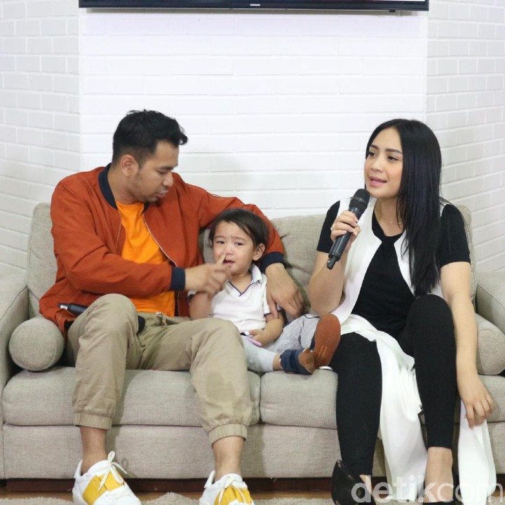 <div style="color: rgb(34, 34, 34); font-family: arial, sans-serif; font-size: 12.8px;">Ini Rafathar lagi ngupil ya? Gemes maksimal.</div>