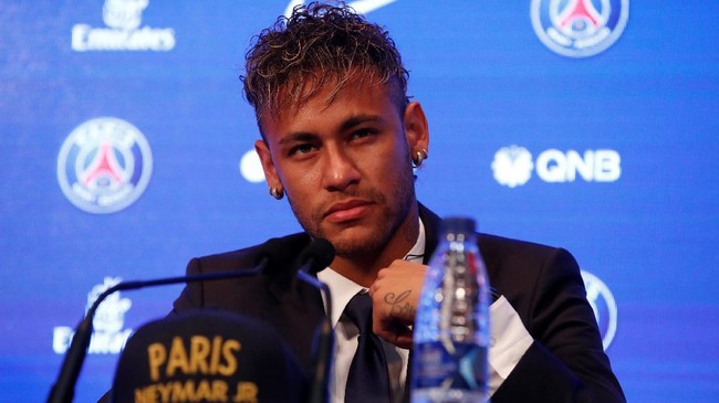 Mantan penyerang Barcelona, Neymar, membantah penilaian miring bahwa dirinya ke PSG hanya karena mementingkan mendulang uang sebanyak-banyaknya.