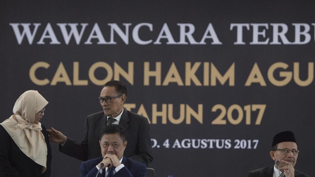 Periode sebelumnya, Komisi III DPR menolak semua calon hakim agung usulan KY. Kini DPR menerimanya dengan pertimbangan penumpukan perkara.