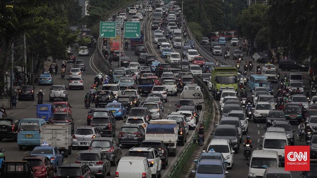 Tiga hal dilakukan Pemprov DKI mengatasi kemacetan di Jakarta, yakni membangun angkutan umum berbasis jalan, rel, dan membangun jalan atau jembatan.