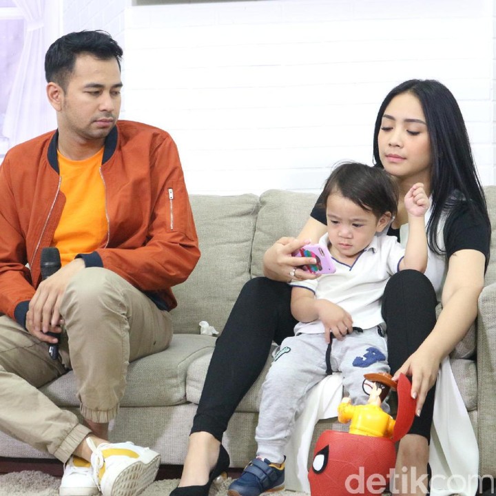 <div style="color: rgb(34, 34, 34); font-family: arial, sans-serif; font-size: 12.8px;">Kalau yang ini lebih mirip mamanya?</div>