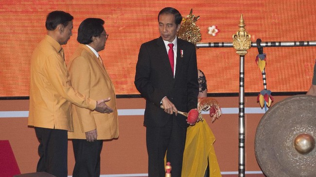 Presiden Joko Widodo ‎meminta Partai Hanura ikut menjaga pelaksanaan Pilkada 2020 agar berjalan aman dan damai.