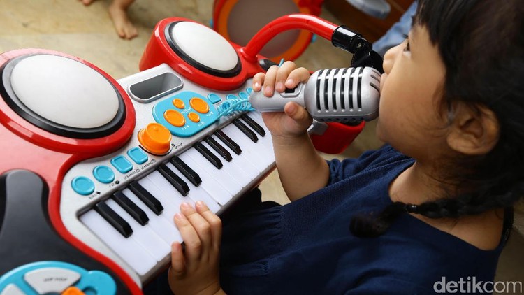 Si kecil ingin les musik Bun? Info ini bisa disimak.