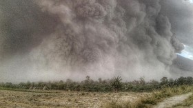 FOTO: Tanah Karo Diselimuti Abu Sinabung