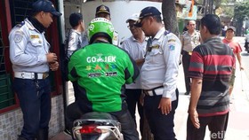 Ojek Daring Dinilai Ikut Bersalah Atas Penyerobotan Trotoar