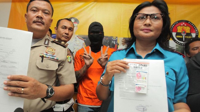 BPOM tidak dapat melarang peredaran Dumolid karena masih digunakan untuk kepentingan medis.