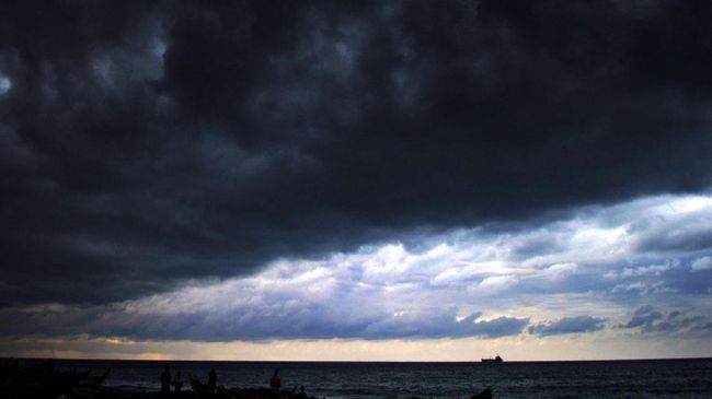 BMKG Ungkap Penyebab Awan Arcus Bak Tsunami di Aceh BMKG Irsal Yuliandri mengatakan fenomena awan Arcus merupakan kejadian langka dan berbahaya.