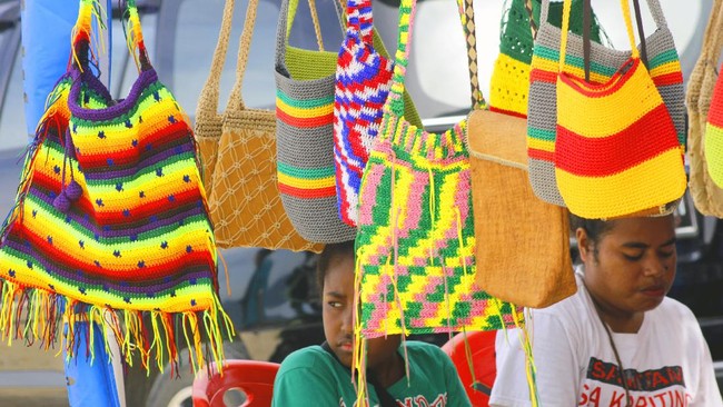 Serunya Festival Budaya Teluk Hambold di Papua
