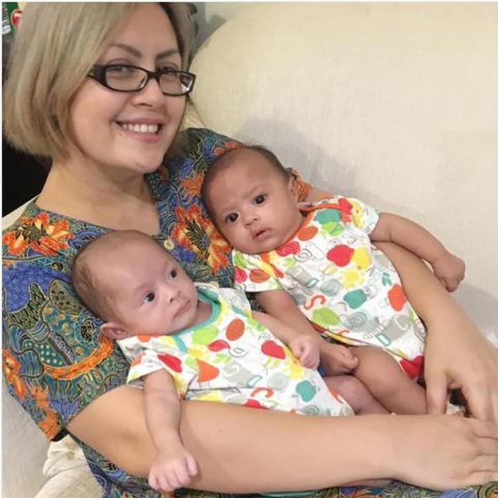 Aaaw, lucu banget gak sih Bun walaupun pakai daster Bunda Chintya Lamusu tetap glowing yaa (Instagram @cynthia_lamusu)
