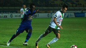 Essien Persembahkan Golnya di Persib untuk Ricko