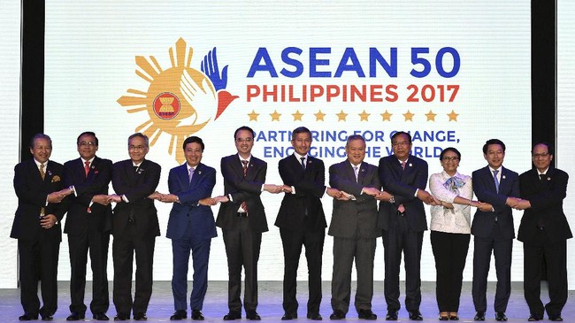 Keamanan Semenanjung Korea dan Laut China Selatan jadi pokok pembahasan dalam rangkaian KTT ASEAN di Manila, Filipina.