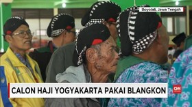 Alih-alih Peci, Calon Haji Yogyakarta Pilih Pakai Blankon