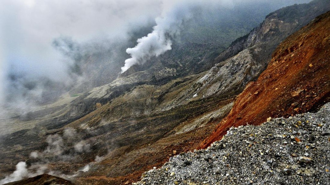 Usai Fenomena Blue Fire Gunung Papandayan, Waspada Ancaman Gas Beracun
