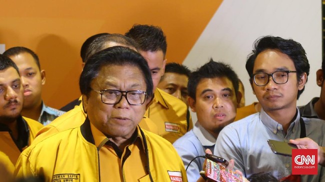 Dimotori oleh para senior partai, rapat digelar membahas mosi tak percaya dan wacana pemecatan. Sementara di Oso memimpin rapat persiapan menghadapi pemilu.