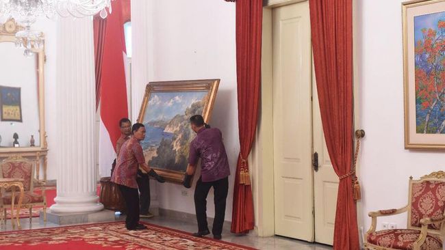 Istana Kepresidenan melakukan konservasi terhadap lukisan karya Basoeki Abdullah berjudul "Pantai Flores" yang bernilai lebih dari Rp1,5 miliar.