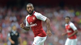 Adu Tajam Lacazette dan Morata