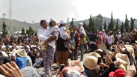Ragam Permintaan Unik Anak Gembel di Acara Cukur Adat Dieng