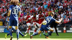 Arsenal vs Chelsea Imbang di Babak Pertama