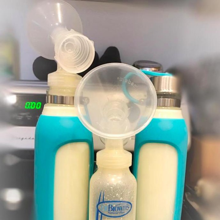 <div>Dalam sehari, Elisabeth menghabiskan waktu sekitar 10 jam untuk memompa ASI-nya. (Foto: Facebook/ Elisabeth Ketuah Anderson-Sierra)</div><div> </div>