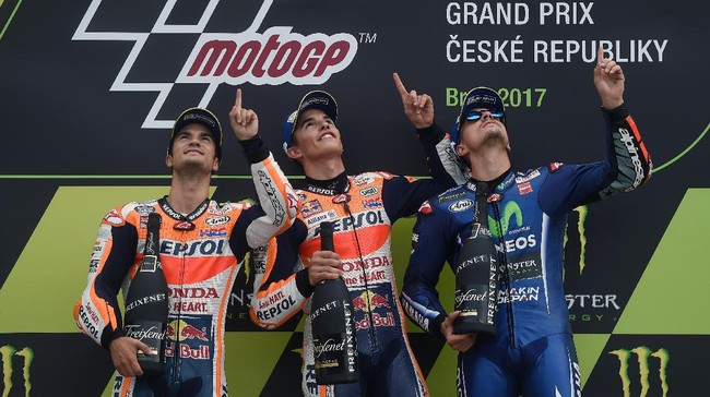Meski mendapatkan sampanye di atas podium GP Ceko, namun Marc Marquez, Dani Pedrosa, dan Maverick Vinales, memutuskan untuk tidak menyemprotkannya.