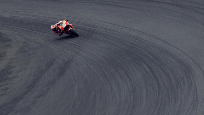 Marc Marquez berhasil mendapatkan pole position GP Inggris sedangkan Valentino Rossi akan start dari posisi kedua.
