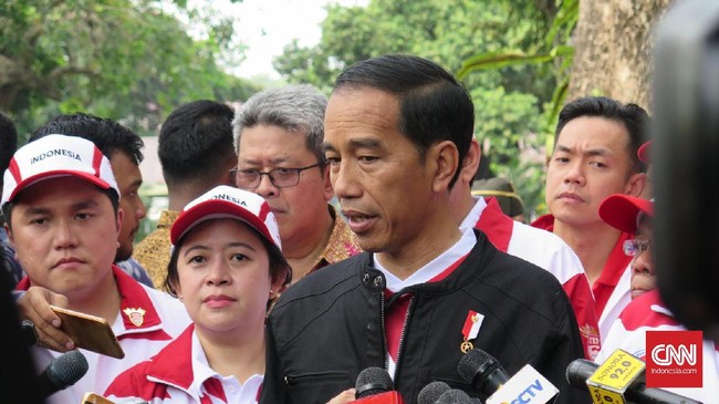 Jokowi belum menjawab ajakan dialog pansus angkat KPK. Di satu sisi, ia tak ingin melemahkan KPK. Di sisi lain, anggota pansus adalah pendukung pemerintah.