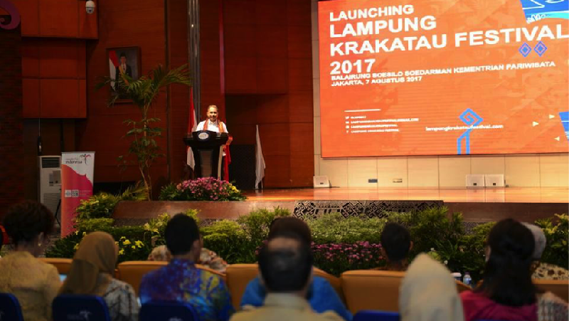 Menteri Pariwisata (Menpar) Arief Yahya mendukung diselenggarakannya Lampung Krakatau Festival 2017. 