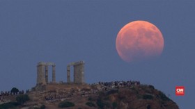 Indahnya Gerhana Bulan Parsial di Kuil Kuno Yunani