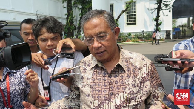 Menko Perekonomian Darmin Nasution berjanji akhir tahun nanti sistem perizinan investasi terpadu online (OSS) sempurna dan awal  2019 bisa dipindahkan ke BKPM.