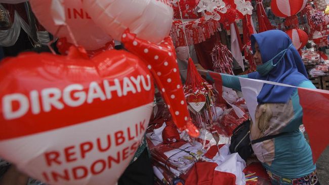 Ketar Ketir Para Penjual Bendera Pinggir Jalan Jelang HUT RI ke-79