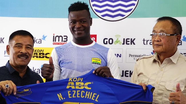 Manajer Persib, Umuh Muchtar, menyebut kualitas Ezechiel N'Douassel, cukup menjanjikan sebagai striker baru Maung Bandung.