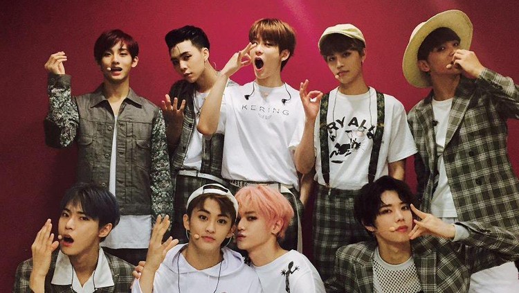 Boyband NCT 127 enggak cuma luwes menari modern dance tapi juga senam Poco-poco.