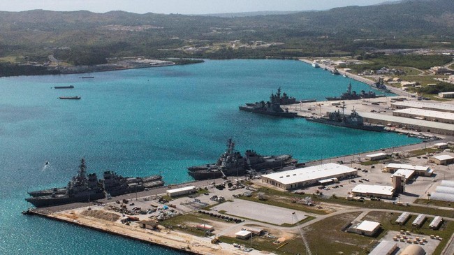 Terletak di lepas perairan Pasifik, Pulau Guam menjadi sorotan internasional setelah menjadi sasaran rudal Korea Utara dalam kisruhnya bersama Amerika Serikat.