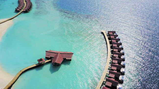 Maldives (dalam bahasa Indonesia, Maladewa) terkenal berkat pantai dan laguna biru yang memanjakan sejauh mata memandang. Apa saja yang perlu disiapkan?
