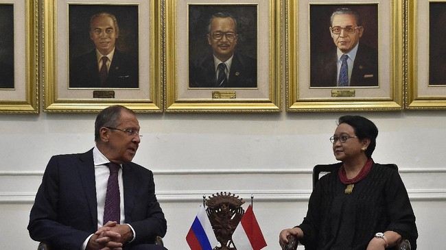 Menlu Rusia Sergey Lavrov dan Menlu RI Retno Marsudi sepakat menangani potensi konflik di Semenanjung Korea dengan mengedepankan hukum internasional.