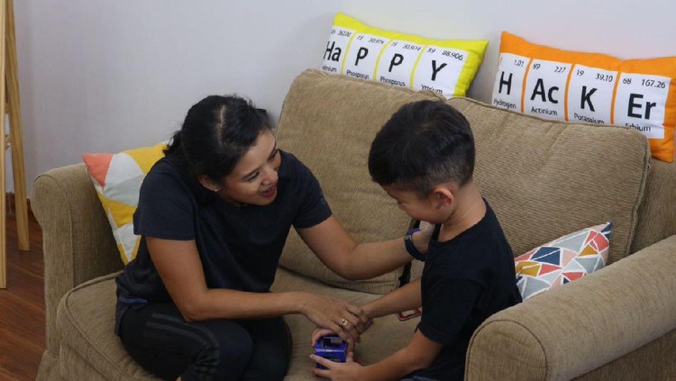 Cara Agar Anak Tetap Percaya Diri Saat Namanya Dianggap Aneh Nama anak dianggap aneh. Sebagai orang tua, apa ya yang bisa dilakukan supaya mereka tetap percaya diri?
