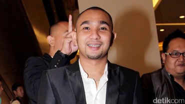 img-title Enji Eks Suami Ayu Ting Ting Keciduk Mesra dengan Wanita Diduga Pacar Baru Dihujat