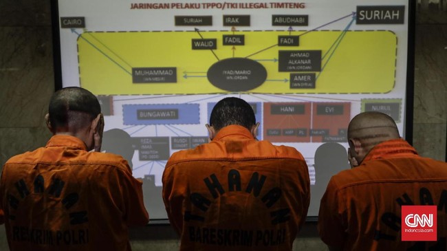 Pelaku ditaksir meraup keuntungan sekitar Rp10juta hingga Rp15 juta. Pelaku juga melakukan pemalsuan dokumen, termasuk usia korban.
