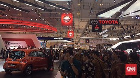 Ramai-ramai Cari 'Mobil Sejuta Umat' di Pameran