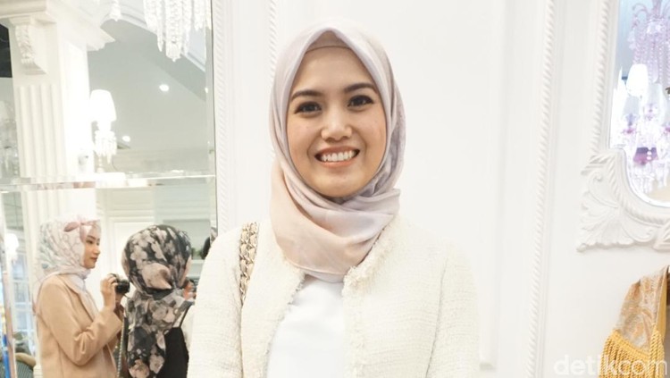 Karena jadi ibu sekaligus wanita karir bukan perkara yang mudah.