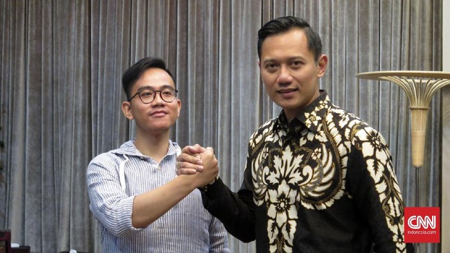 Gibran Rakabuming sempat memasak gudeg dan bubur lemu sebagai menu makan siang bersama Agus Harimurti Yudhoyono di Istana.