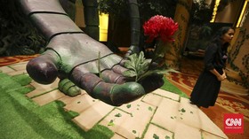 FOTO: Gemas Memeluk Totoro dari Dunia Ghibli di Jakarta