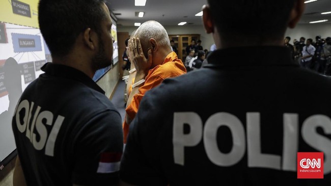 Polisi mengungkap kasus dugaan tindak pidana perdagangan orang ke Kamboja untuk bekerja di perusahaan investasi bodong.