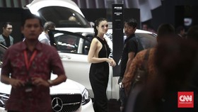 Senyum Palsu 'Usher' di Pameran Otomotif