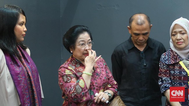 Berbagai kasus perundungan di lingkungan sekolah, persekusi di media sosial, menurut Megawati, terjadi karena kualitas mental generasi muda yang menurun.
