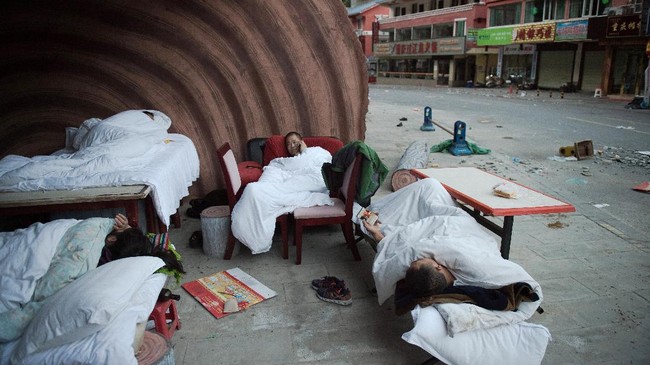 FOTO: Gempa 6,5 SR Guncang China, 19 Orang Tewas