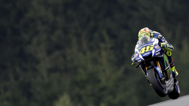 Pebalap Movistar Yamaha Valentino Rossi tak puas dengan performa ban motor YZR-M1 di babak kualifikasi GP Austria.