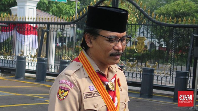 Adhyaksa Dault mengklaim banyak parpol mengajaknya bergabung. Ia memutuskan kembali gabung ke parpol dan mendaftar jadi caleg setelah pensiun dari Pramuka.